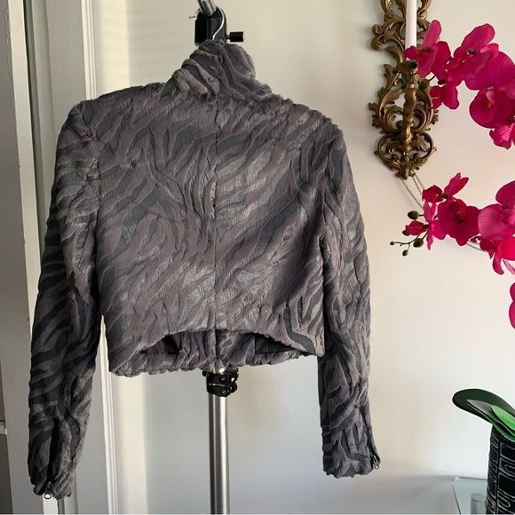 FOREVER 21 Faux Fur Crop Jacket - Picture 6 of 11